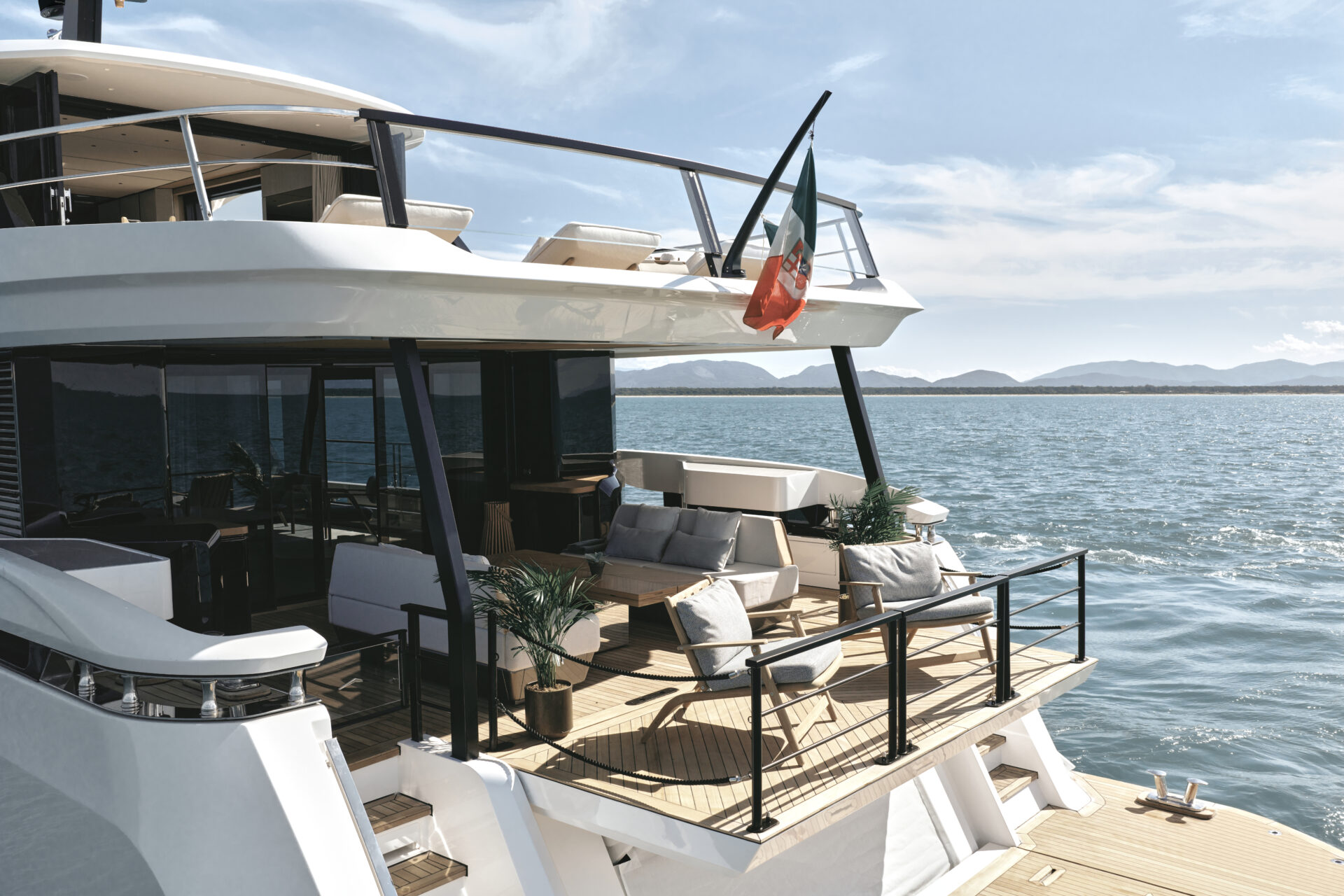 Azimut Grande 30M cockpit