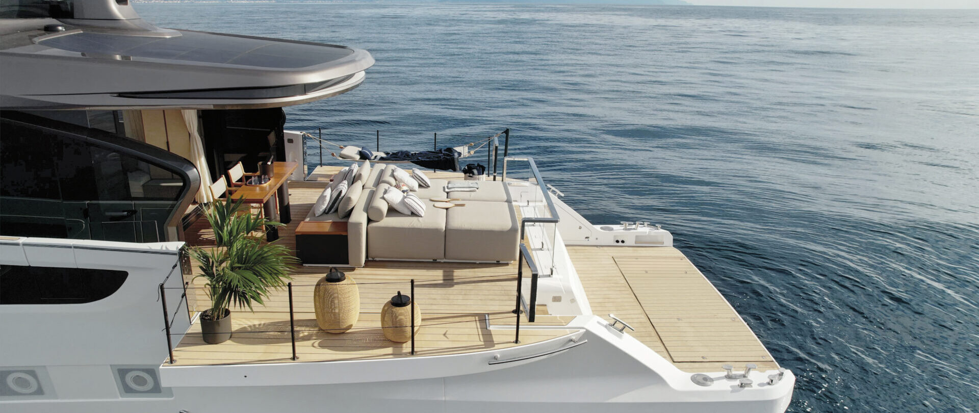 Azimut Seadeck 7 - Exteriors